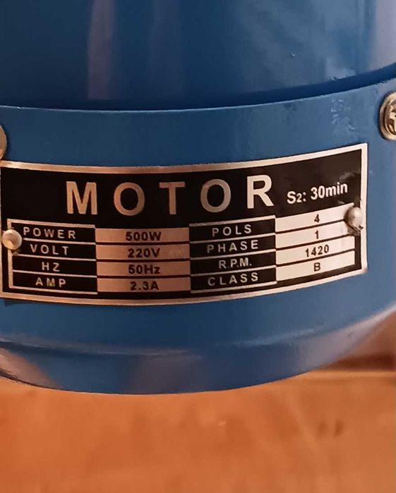 Настолна бормашина.UNIMARK.9 Нова. Подарък комлект свредла за метал.