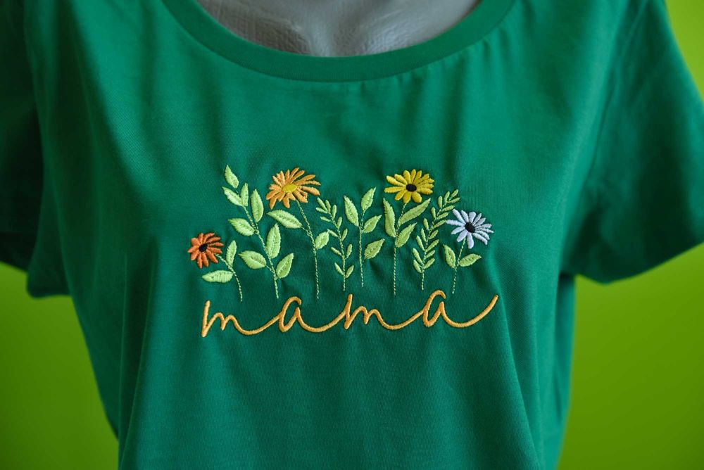Дамска тениска с бродерия МАМА, подарък за 8-ми Март