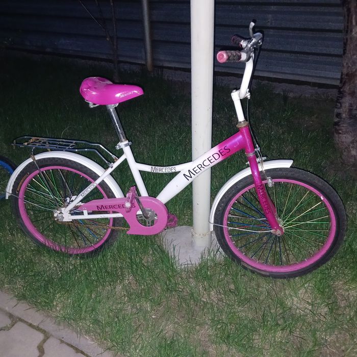 Продам мерседес для девочки