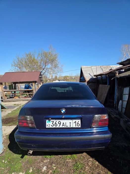 Продам машину BMW 318
