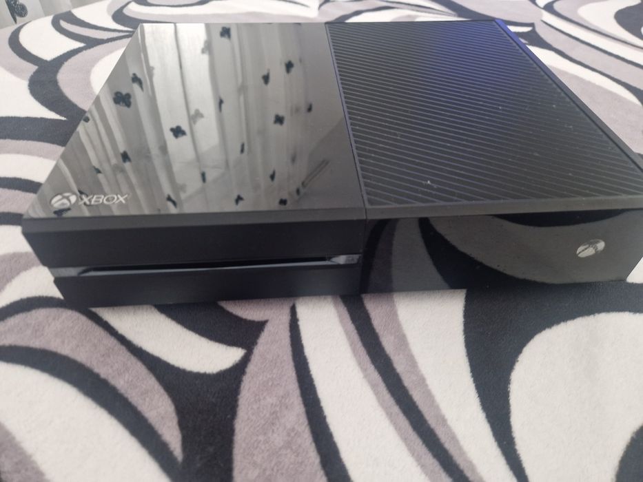 Xbox One 500 GB cu maneta