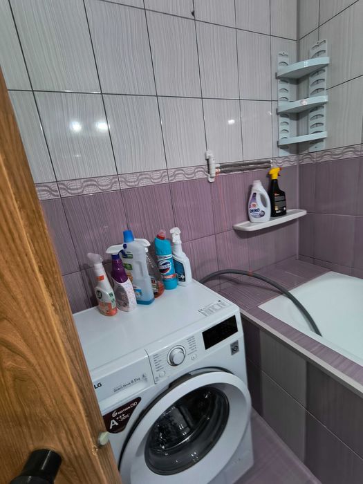 Închiriez 2 camere decomandate,mobilate, 2000 lei,Calea Rahovei, liber.