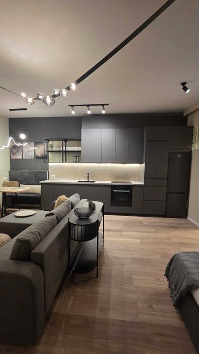 Studio premium de închiriat, 40 mp, Etaj 1, grădină privată și parcare, Europa