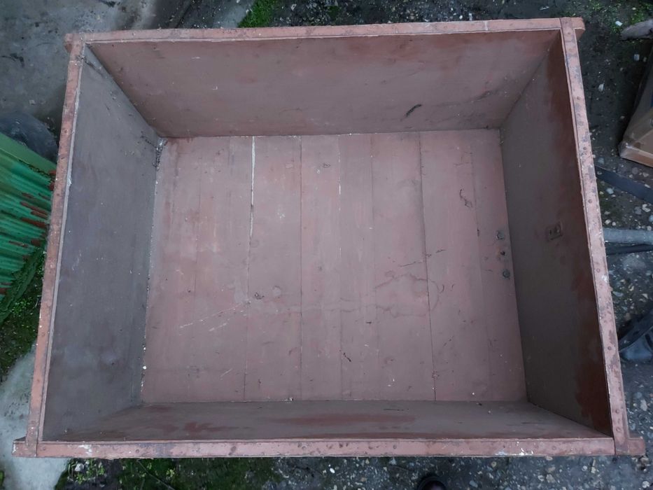 Стара ръчна количка с две колела