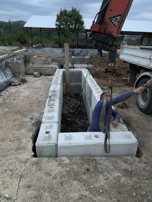 Бетонни блокове - взаимнозаключващи.