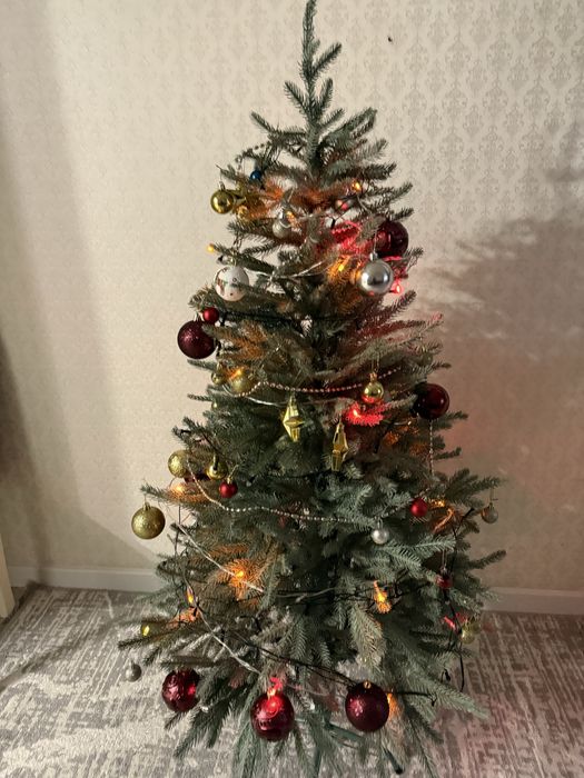 Прдам елку искусственную