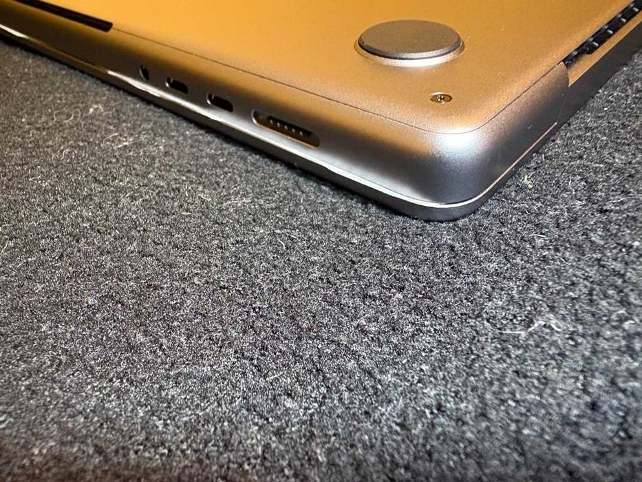 неизползван Apple MacBook Pro 16 M.2 2023г. 16" 4К Retina, 16/512 Батрерия на 100% от фабричния си капацитет на 1 цикъл.