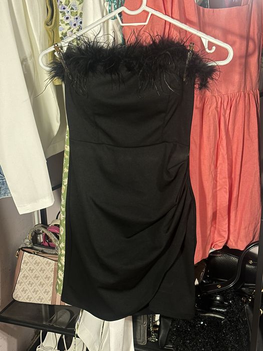 Рокля с пера, с вградени подплънки