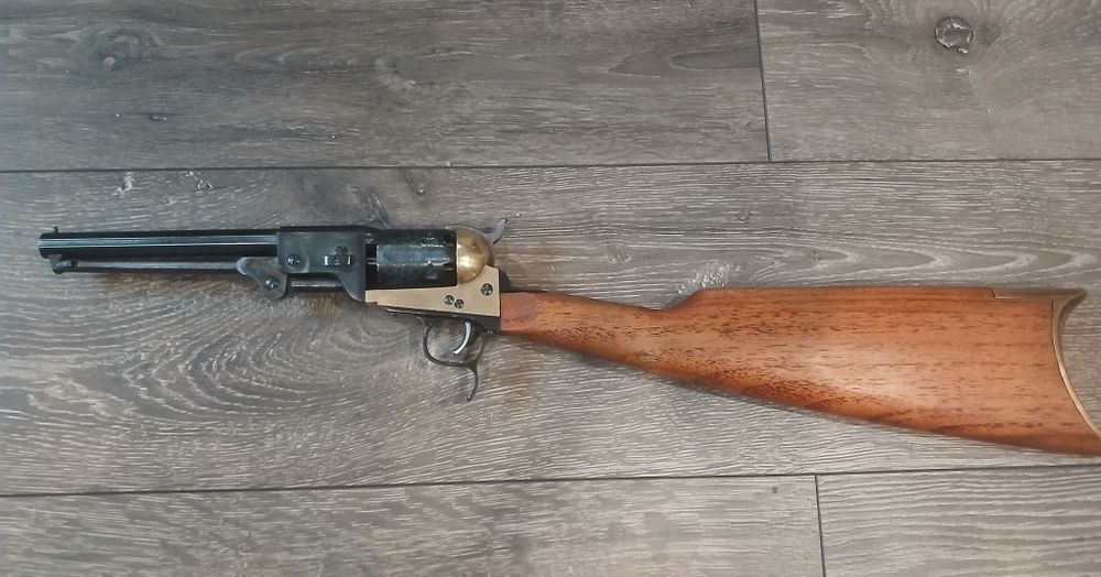 Стар револвер Колт Нави 1851г.