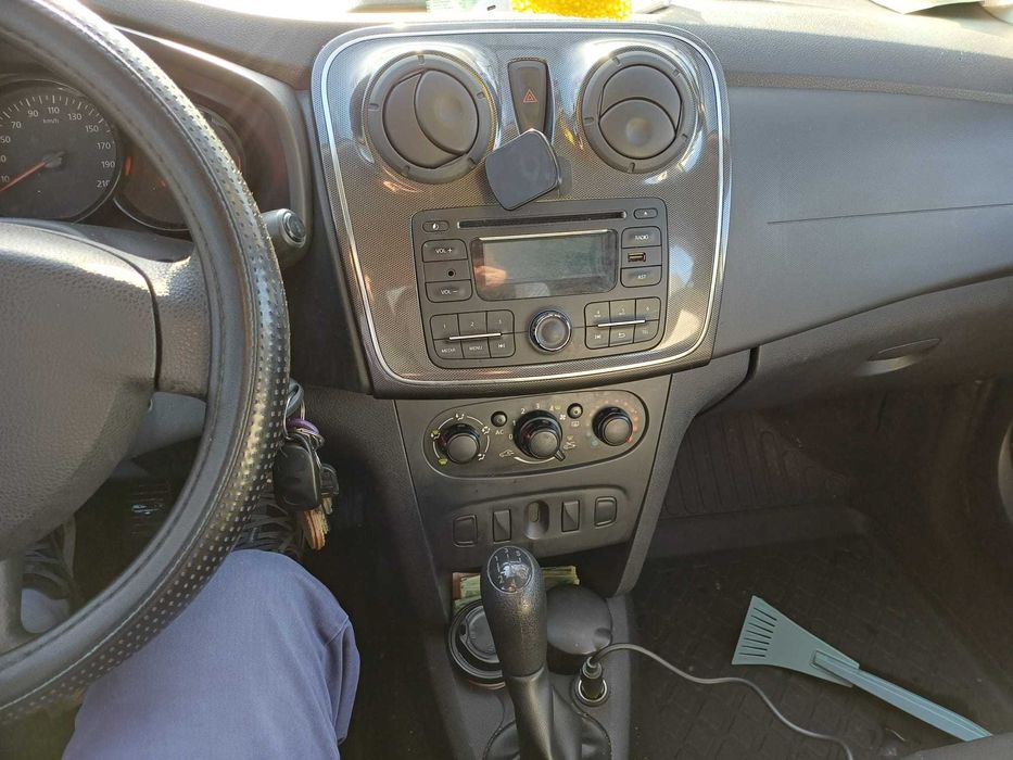 Logan Benzina+GPL 2015