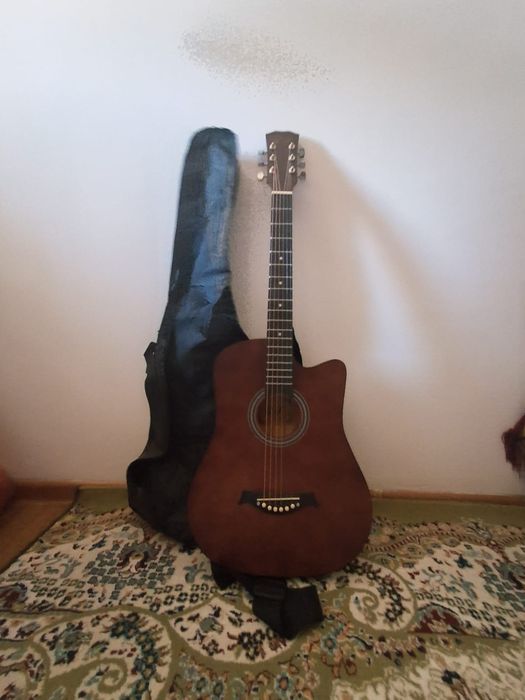 Продам гитару в отличном состоянии