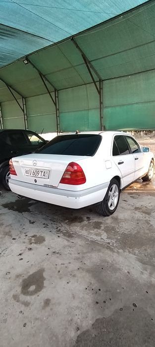 Mersedes Benz c180 202 sotiladi