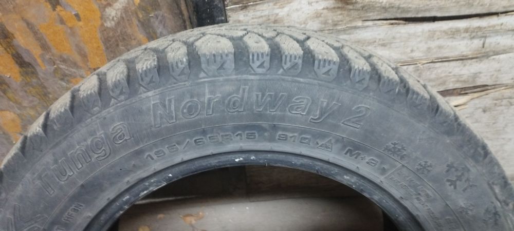 Продам резину 195/65/15 зима