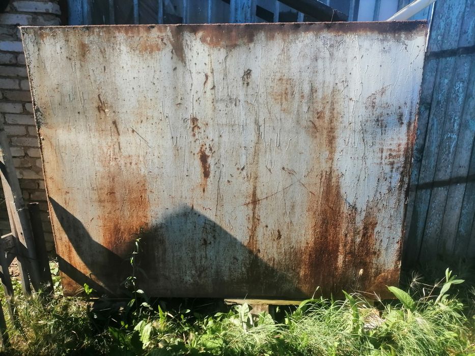 Продам ёмкость б/у два Куба.