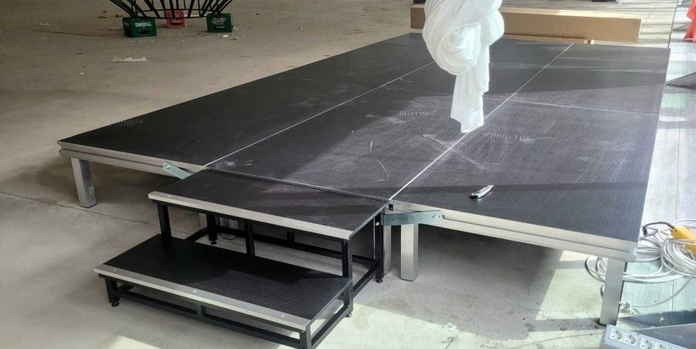 Promotie Set Podium scena evenimente 5x3m gradene Alustage Globaltrus