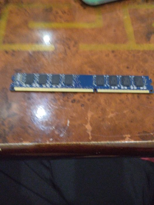 DDR 2 на 512mb.      DDR3 на 2GB
