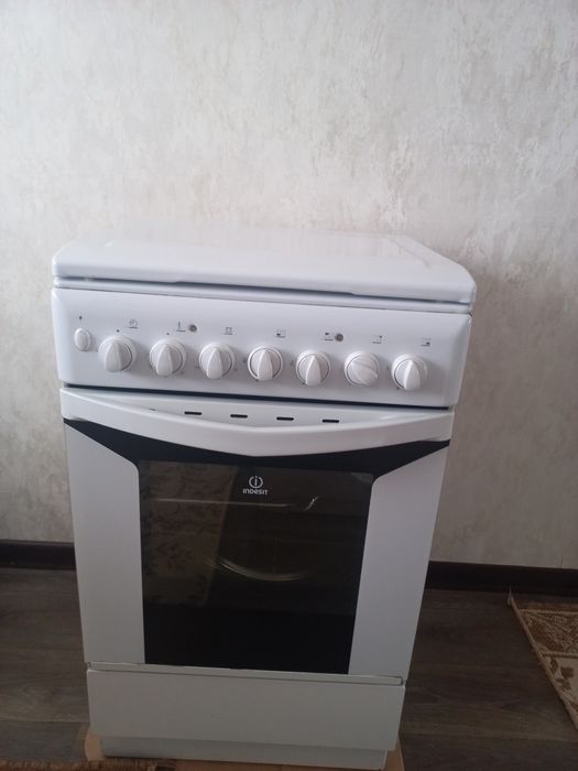 Продам газовую плиту INDESIT