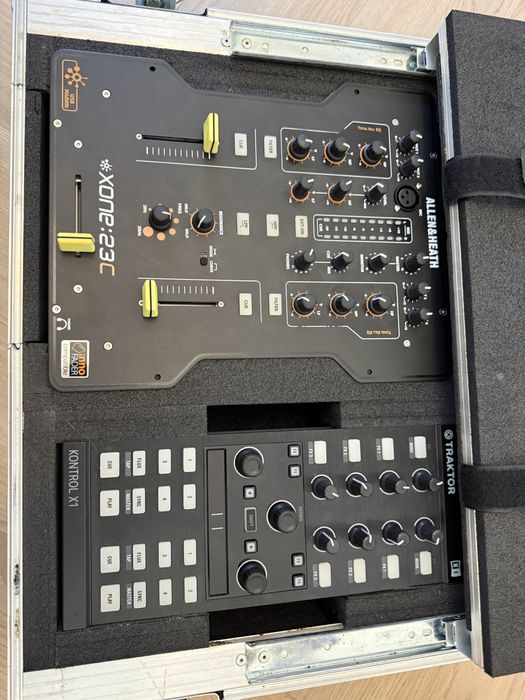 Set DJ Allen & Heath Xone 23C + Traktor X1 Mk2 + Custom flight case