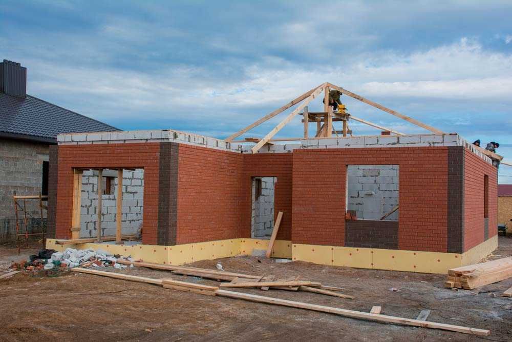 Профессиональная бригада строителей