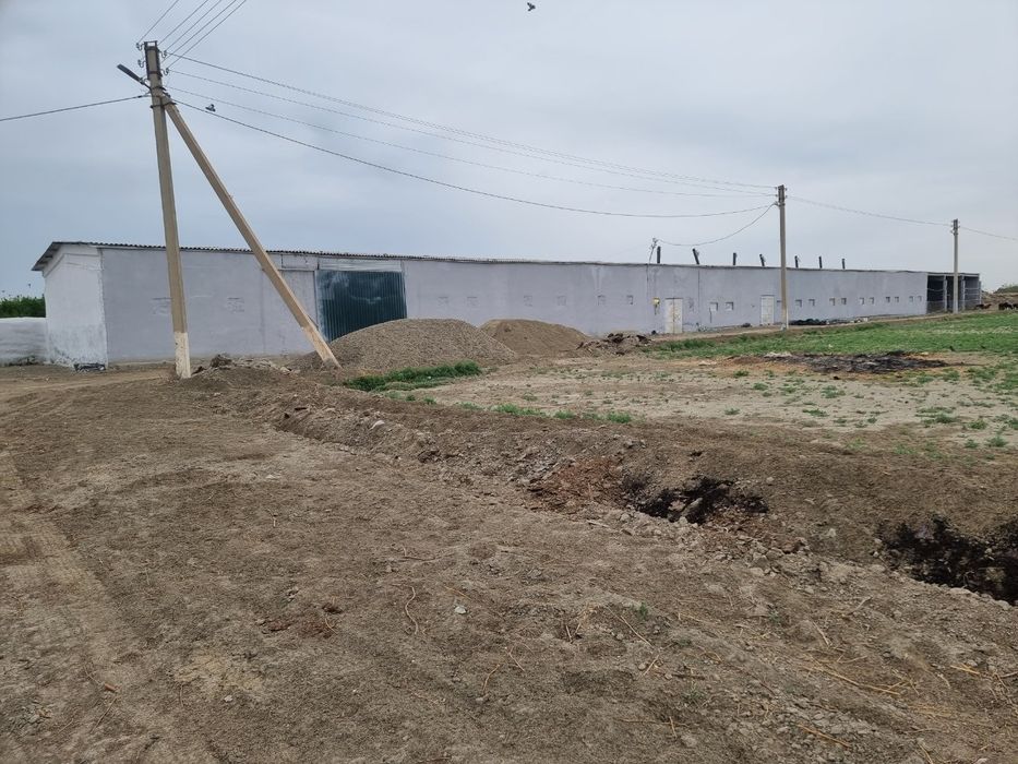 Нотурар бино сотилади