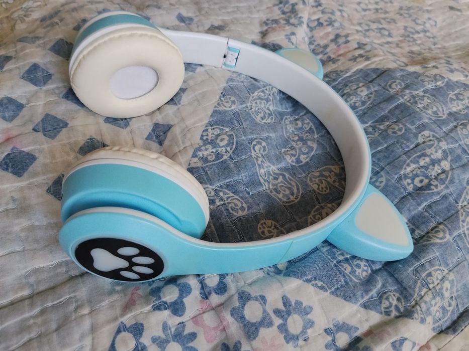 Безпровадной наушник с кощячими ушами