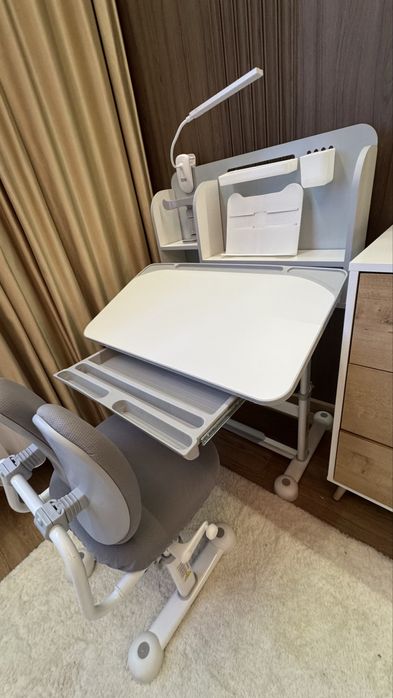 Школьная парта в комплекте