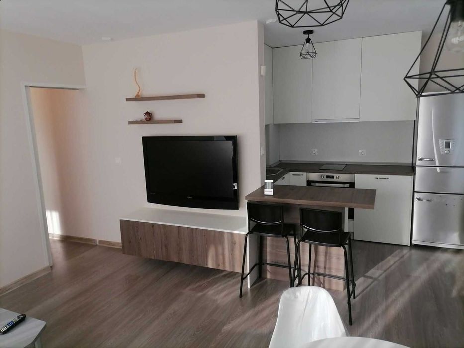 2-стаен апартамент под наем Изток