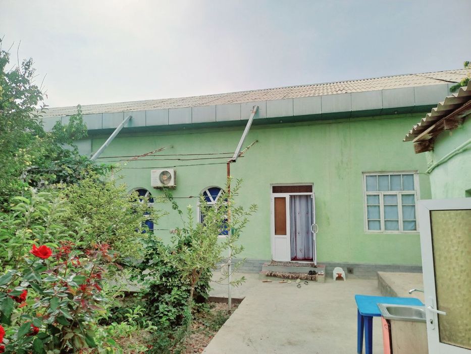 Uy sotiladi. Xamma qulayliklarga ega