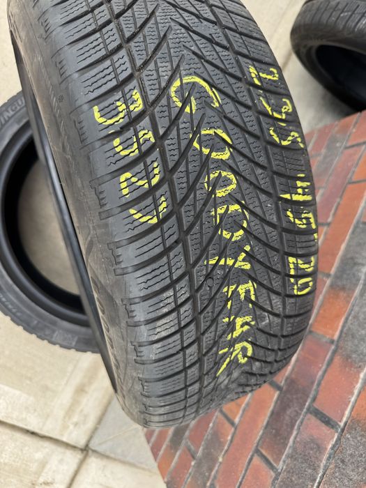 Goodyear 235 45 20 зимни 2 броя дот 3523