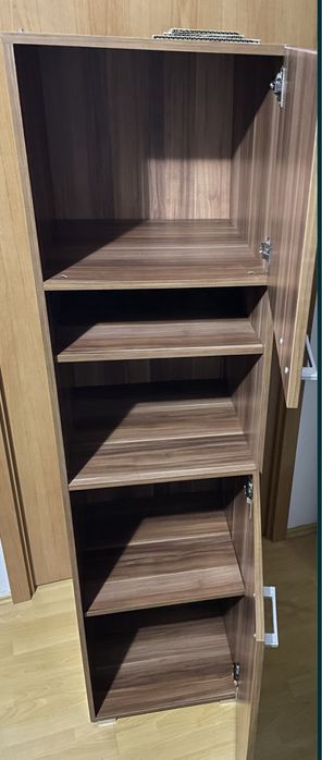 Corp de mobila vertical tip soldat