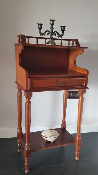 Comodină/ măsuță veche din lemn masiv