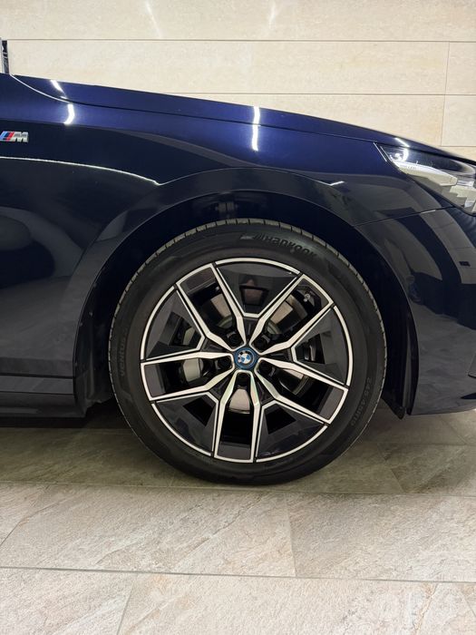 Bmw i5 35L электромобиль