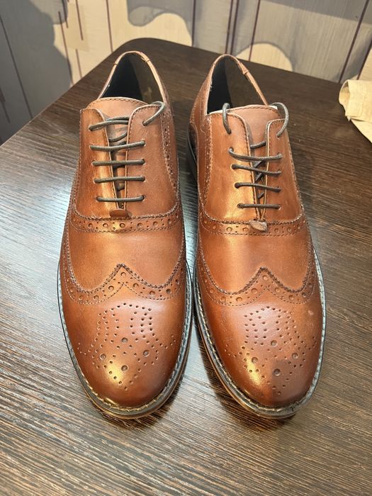 Продам новые туфли броги