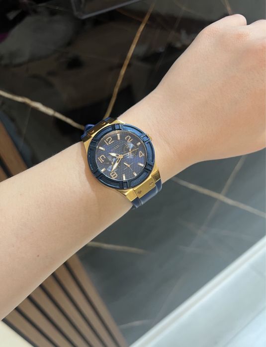 Часы наручные Guess