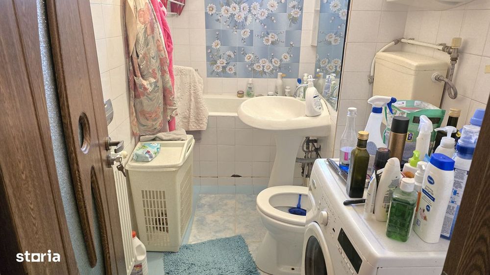 Vand apartament cu 4 camere, Deva, Crinilor, etaj 3, doua bai, balcon
