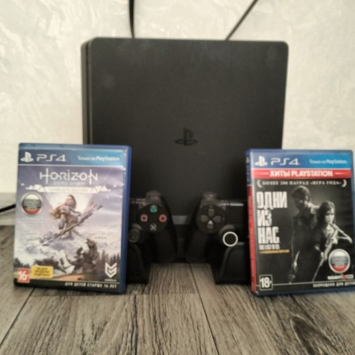 PlayStation 4 slim с одним геймпадом