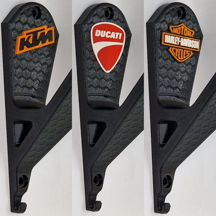 Закачалки за мото каски и якета с ваше лого