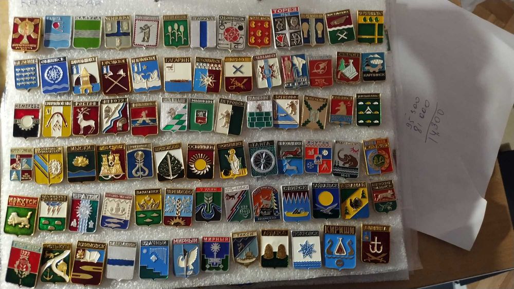 Продам коллекцию значков "Гербы городов"