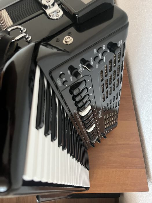 Акордеон Roland FR-7x БАРТЕР