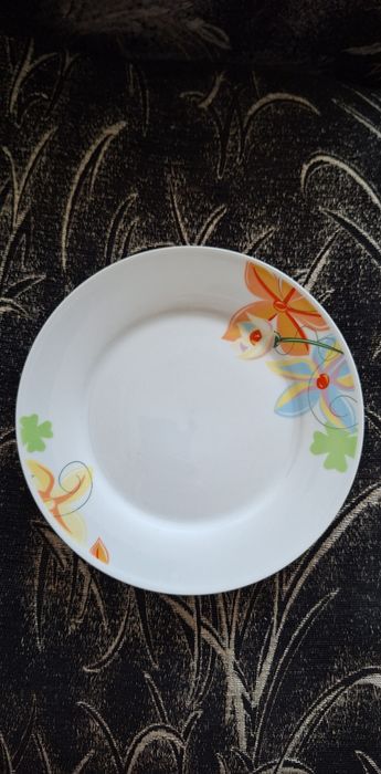 Основни и дълбоки чинии