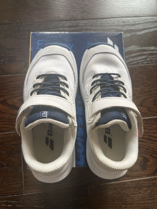 Продам кроссовки  для девочки Babolat