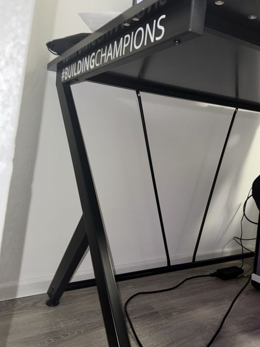 Продам компьютерный стол