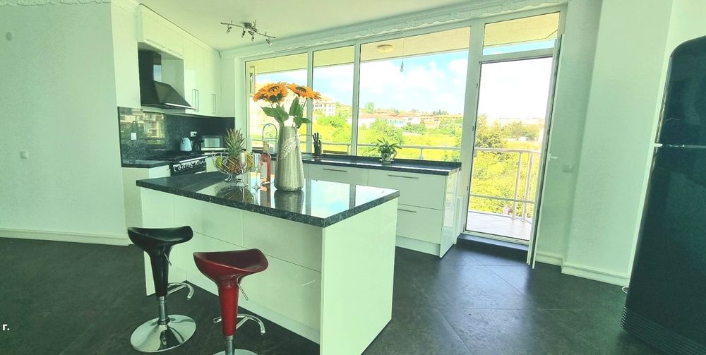 Дава се под наем Тристаен апартамент в Бяла - 232 кв.м за 178.5 € - Снимка #13