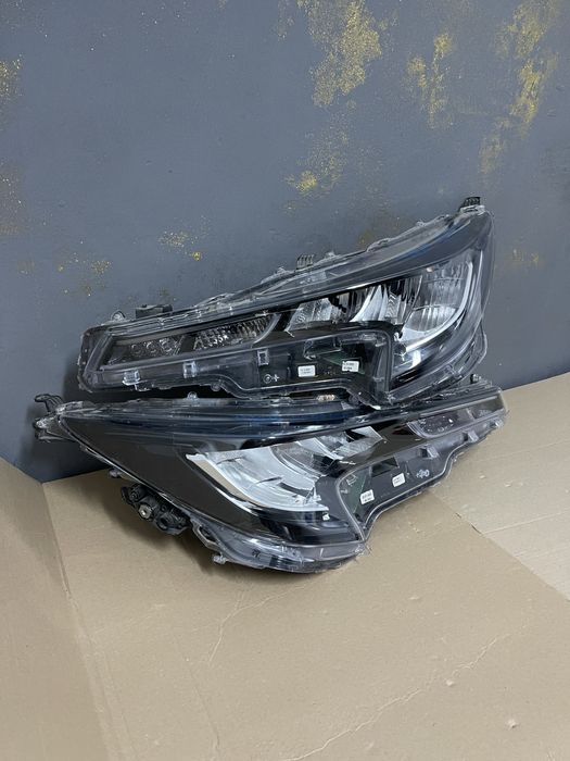 Far dreapta Toyota Corolla XII 7 E210 Full Led 8115002S60 an 2018-2024