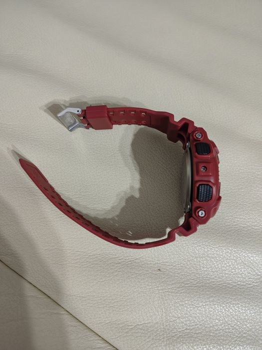 Ceas model sport, Casio Gshock - GA 100, roșu.