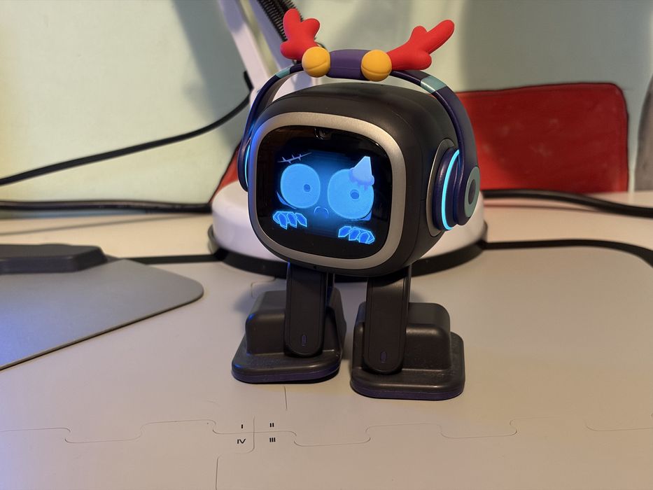 Robot EMO cu statie Home