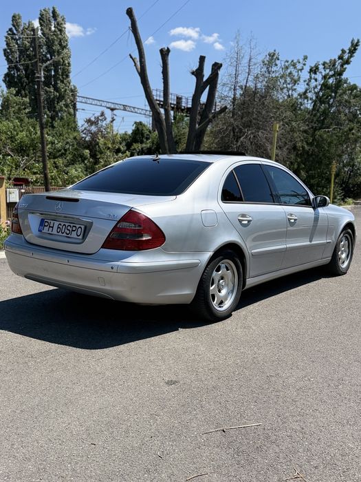MERCEDES-BENZ E-Class 2002 — imagine 5