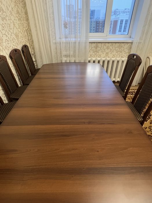 Гостевой стол деревянный