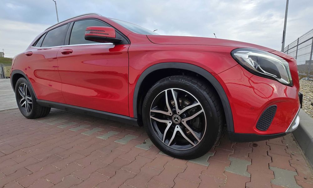 Mercedes GLA 220 Benzina  4Matic 63.000km, 19.400 + TVA deductibil