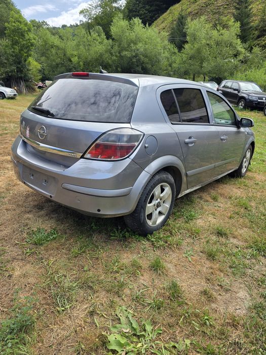 Opel Astra H 1.3 cdti avariat